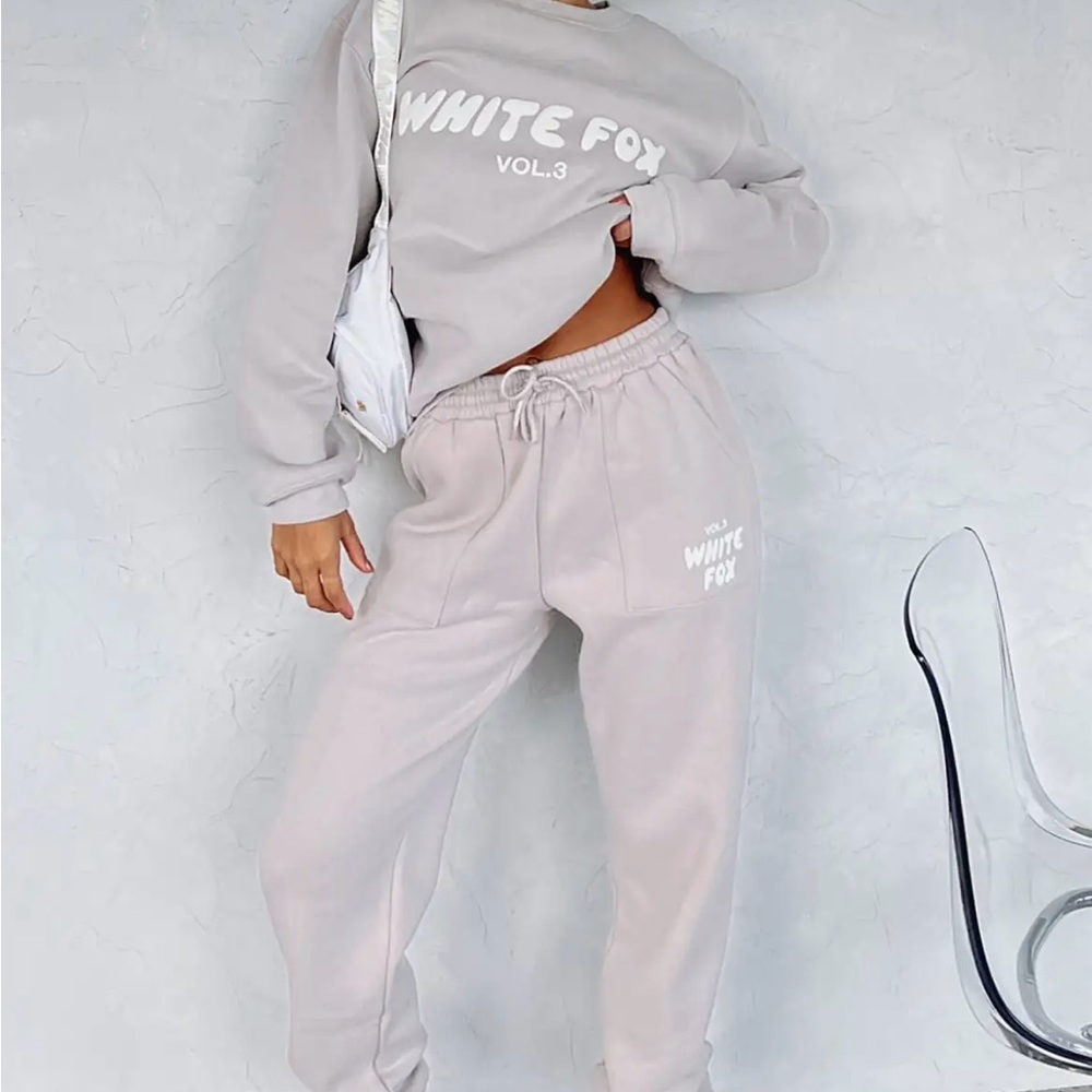 Whitefox offstage sweatpants in moon new in package.